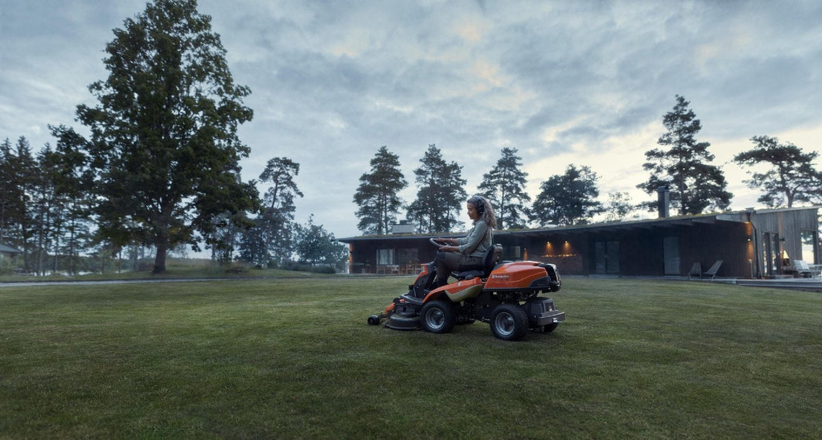 Husqvarna Profi-Frontmäher R 216T AWD - Grundgerät ohne Mähwerk